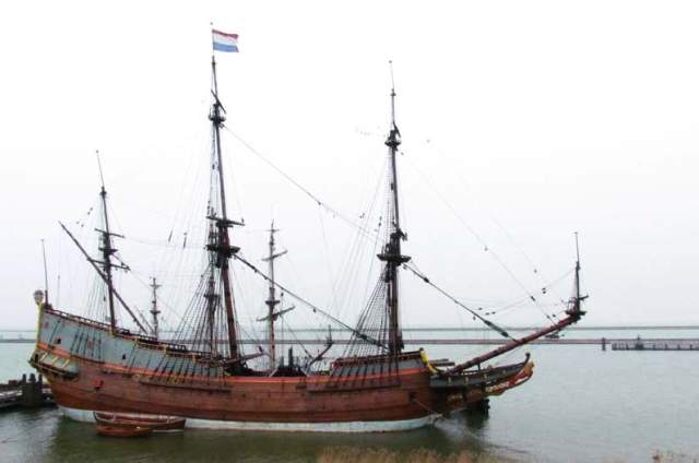 Dutch fluyt ship