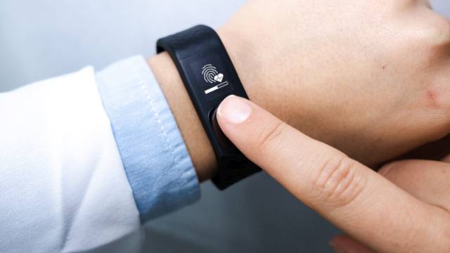 biometric authentication wearable device